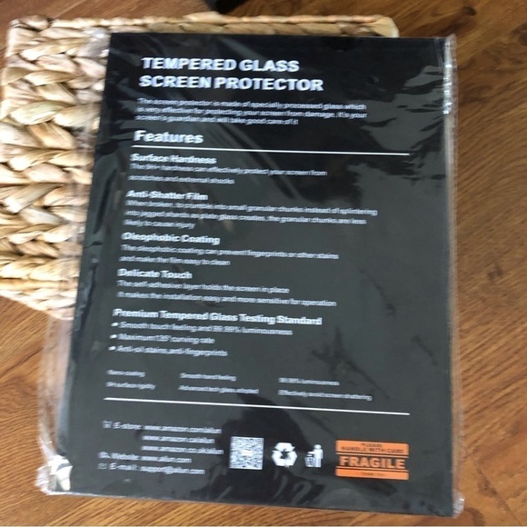 Ailun Glass protector screen cover for iPad, and large tablet - Picture 3 of 3